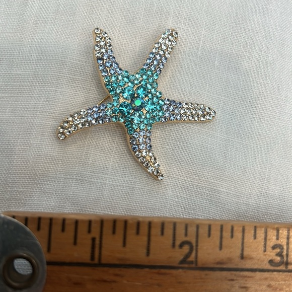 Sparkling Starfish Brooch - Picture 3 of 5